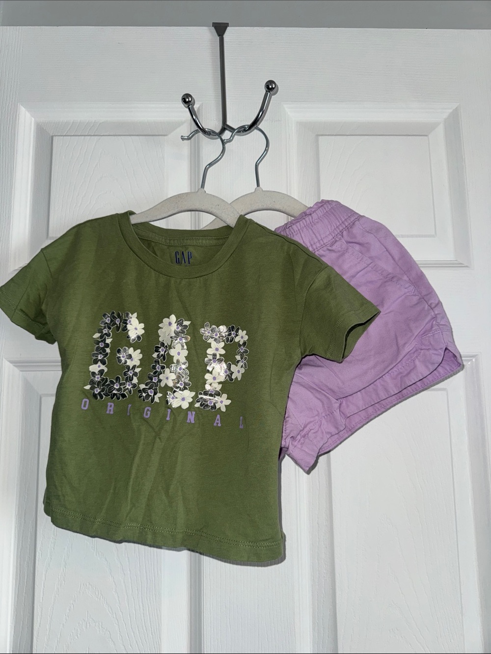 GAP Olive Green Floral Logo Tee with Lilac Shorts